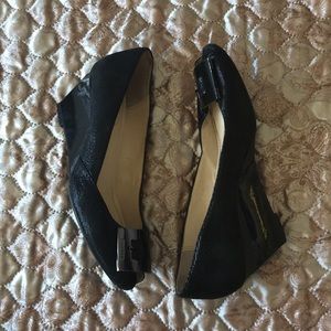 💙Calvin Klein Sleek Shimmery Buckled Wedges 💙